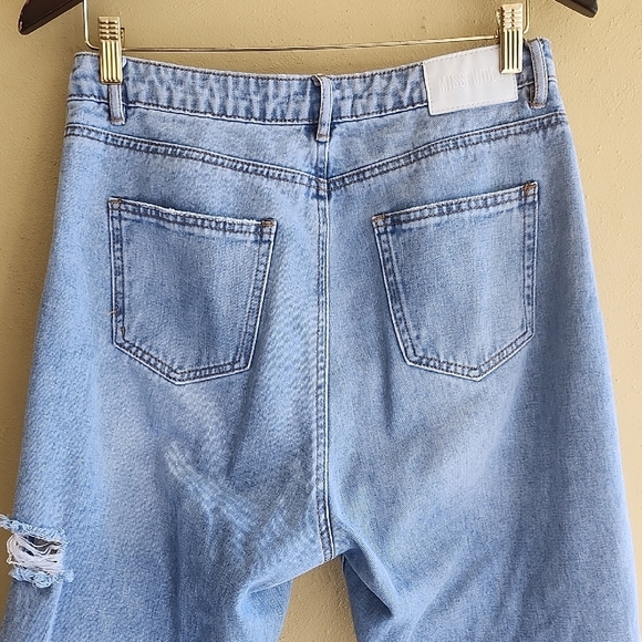 Missguided + Light Blue Distressed Straight Leg Jeans - Picture 6 of 9